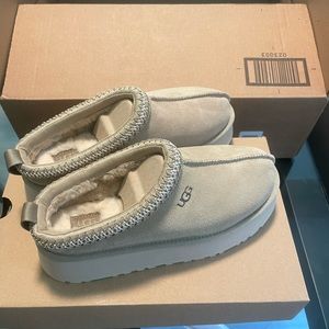 UGG Tazz Platform Slipper (Women)
 
MUSTARD SEED, Size 8 M